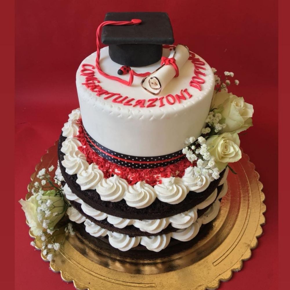 torta a due piani di congratulazioni dottore