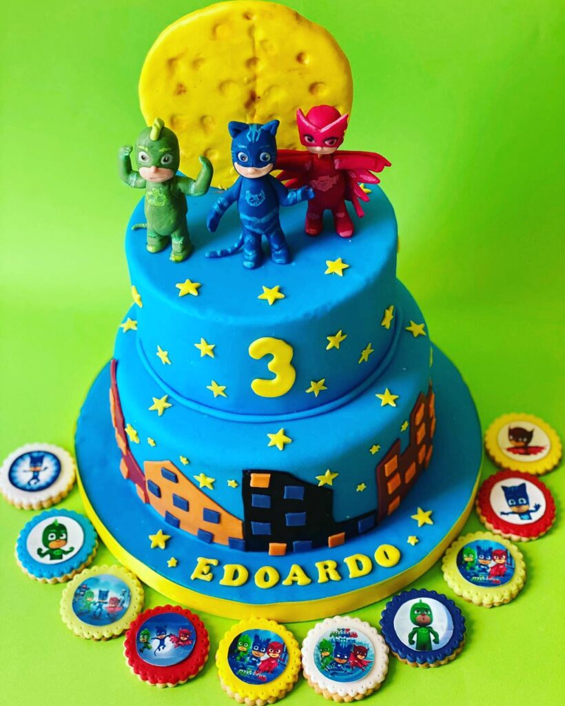 Torta di compleanno a tema Pigiamini
